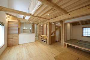 盛岡南仙北　木組みの大型ガレージがファサードを飾る個性派の住まい