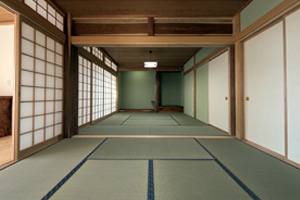 紫波町 自然豊かな田園に威風堂々と立つ現代の古民家（紫波片寄の家）