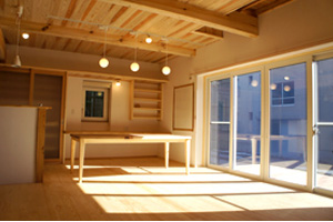 盛岡市 閑静な住宅地に建つシンプル＆コンパクトな木の住まい（天神町の家）