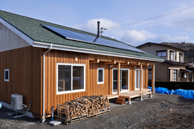 岩手県久慈市　潮風薫る海の町で木と暮らす喜びを伝える平屋の住まい