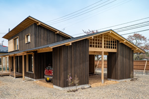 花巻の小さな住まい「音楽とともに穏やかに暮らす平屋造りの木の住まい」